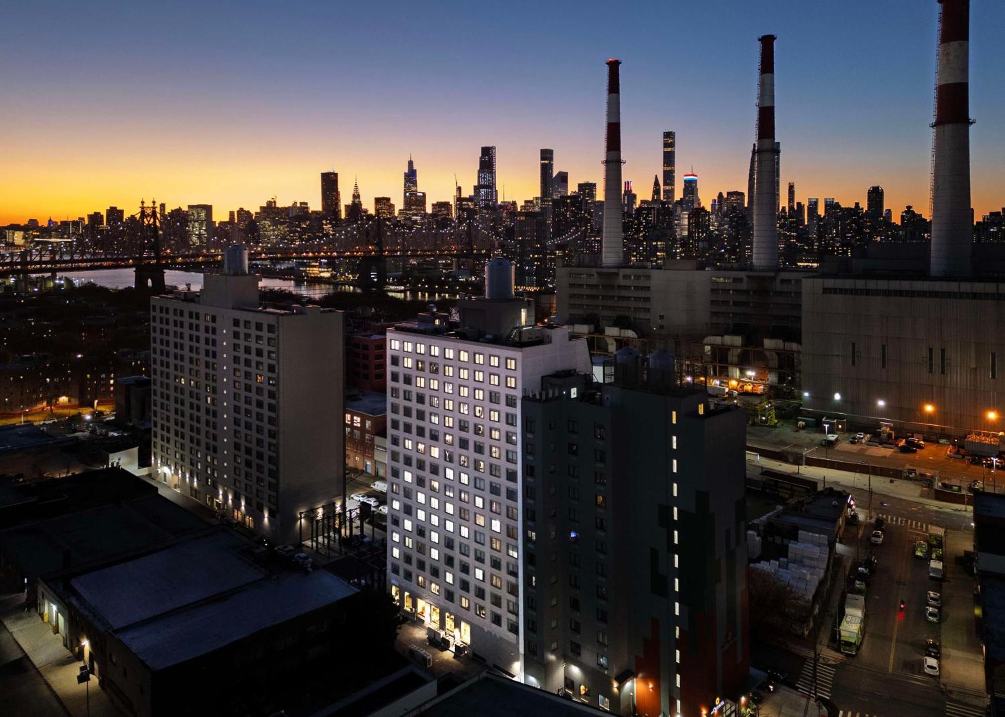 Doubletree By Hilton Long Island City, Ny Нью-Йорк Экстерьер фото