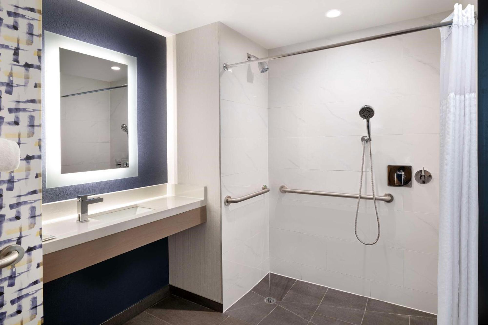 Doubletree By Hilton Long Island City, Ny Нью-Йорк Экстерьер фото
