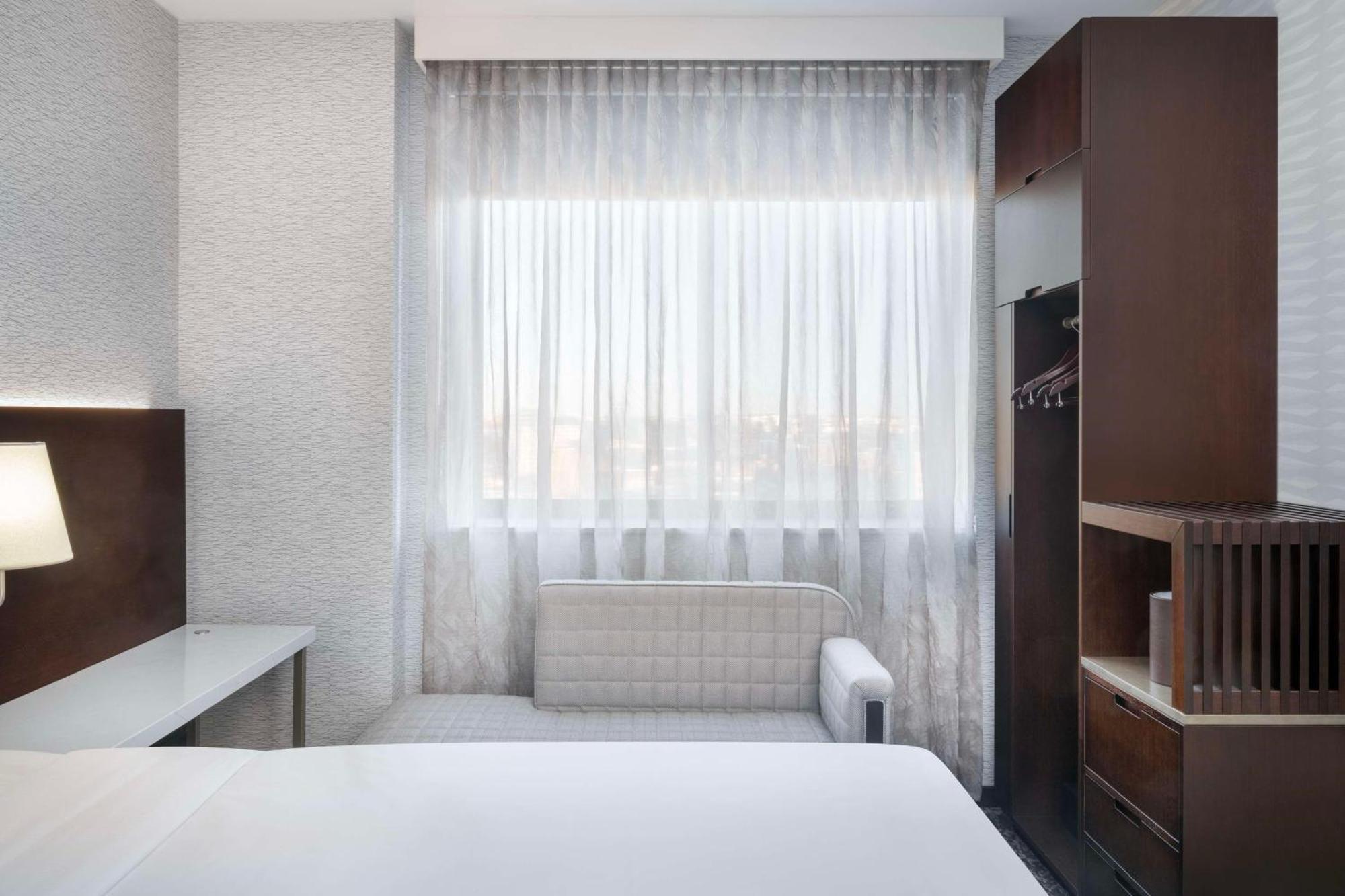 Doubletree By Hilton Long Island City, Ny Нью-Йорк Экстерьер фото