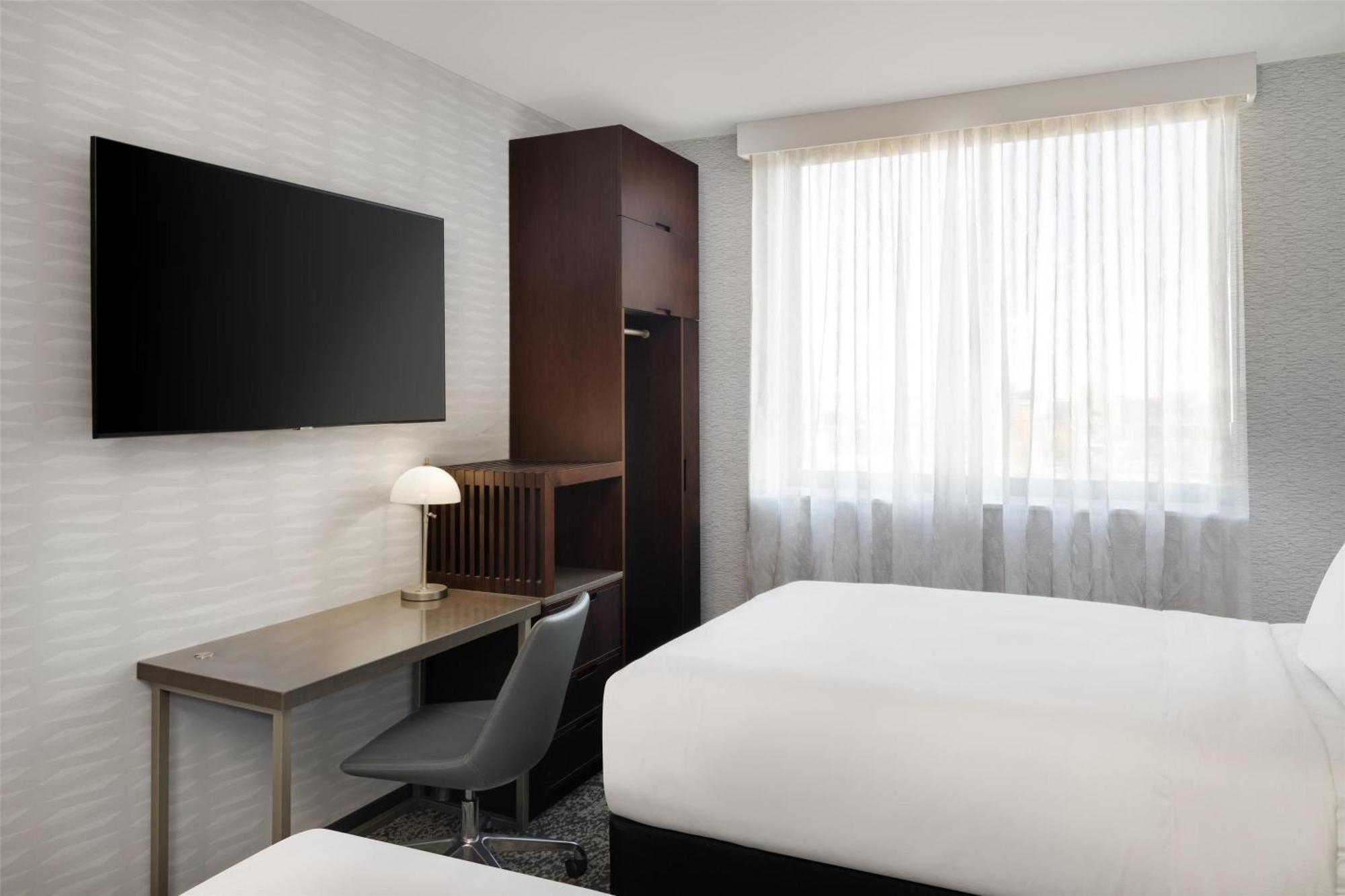 Doubletree By Hilton Long Island City, Ny Нью-Йорк Экстерьер фото